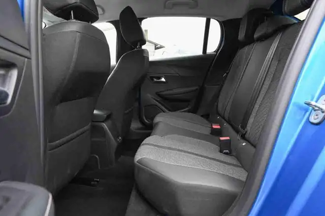Peugeot 208 view 11