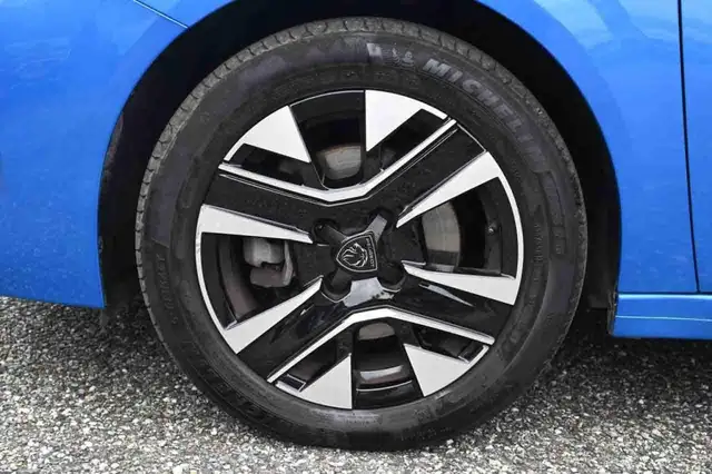 Peugeot 208 view 6