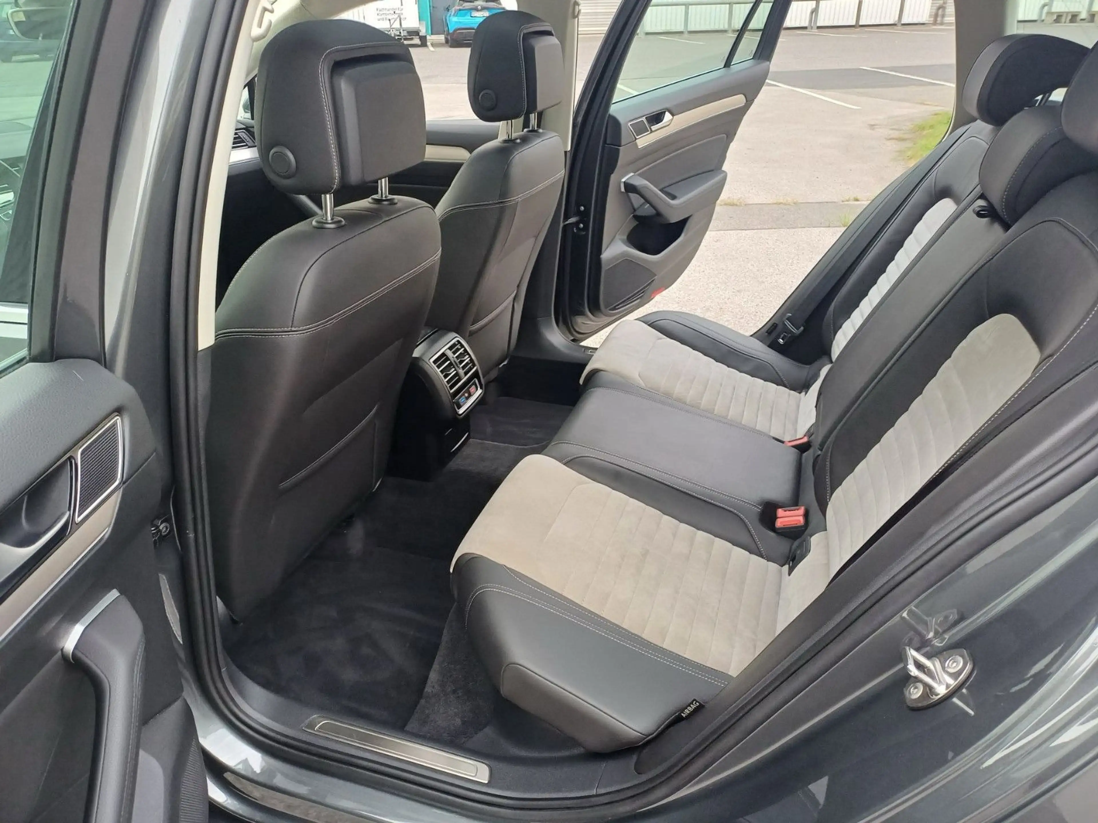 Volkswagen Passat Variant Highline BMT/Pano/Leder/Navi/LED — photo 15