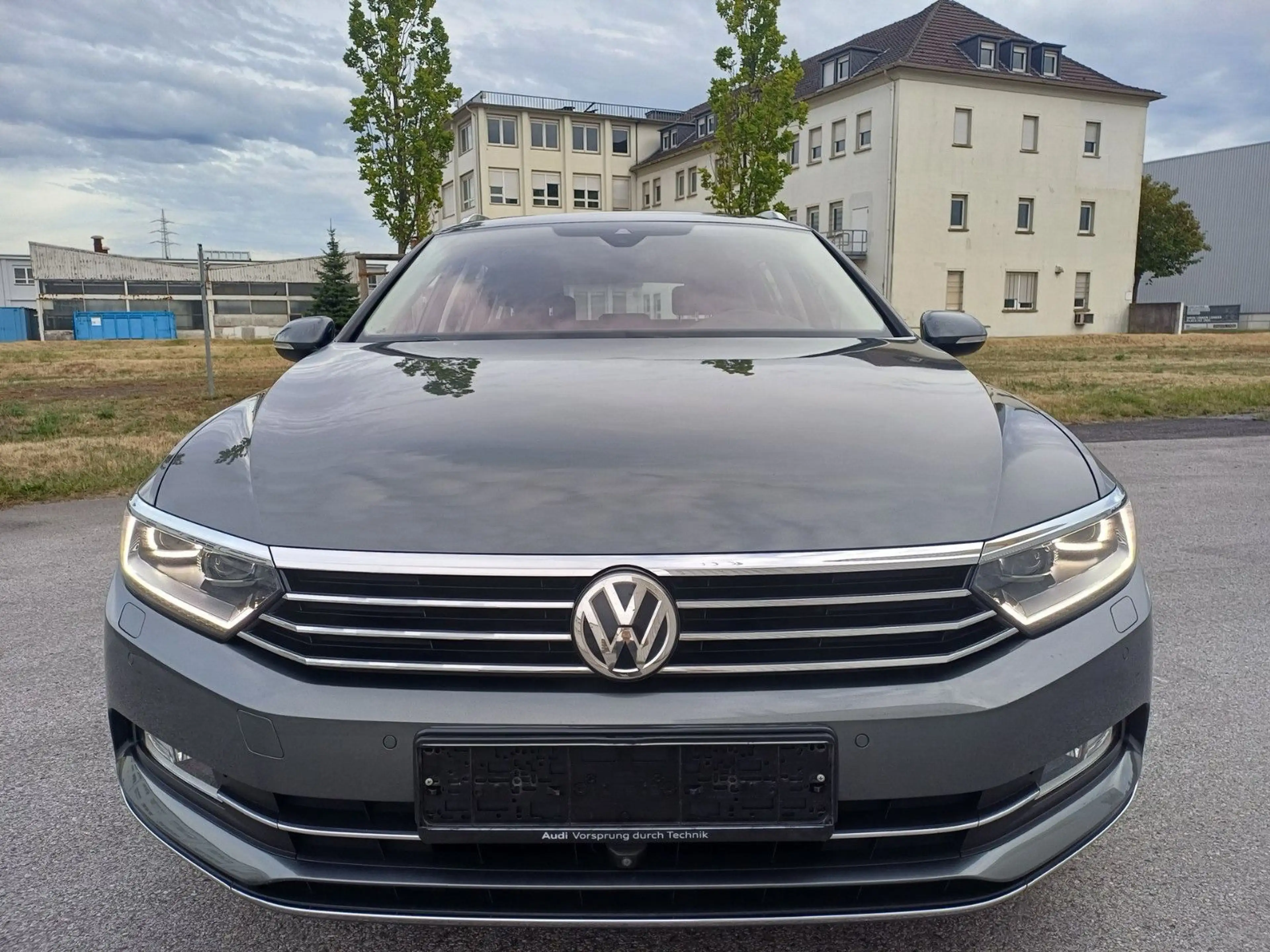 Volkswagen Passat Variant Highline BMT/Pano/Leder/Navi/LED — photo 2