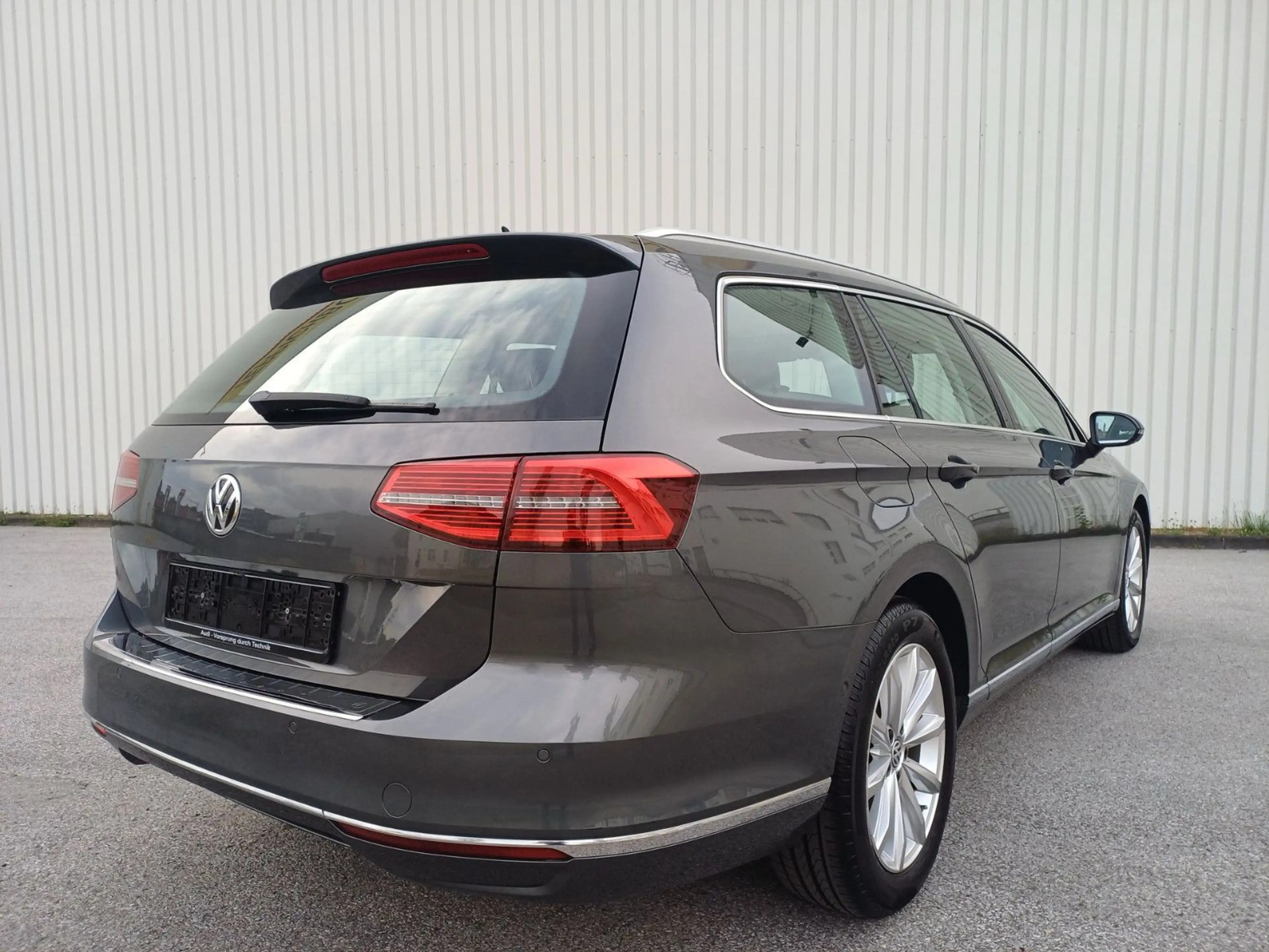Volkswagen Passat Variant Highline BMT/Pano/Leder/Navi/LED — photo 6