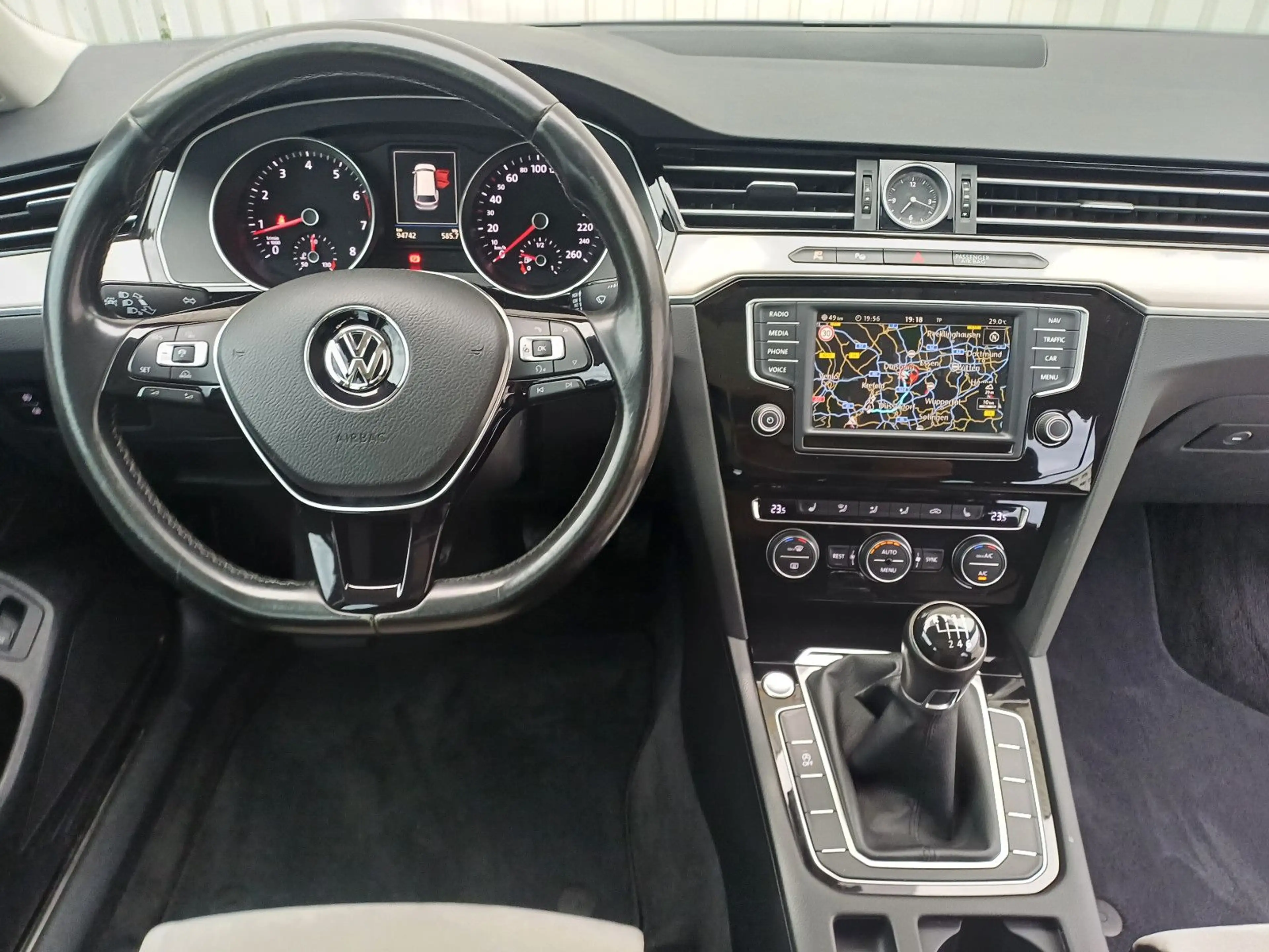 Volkswagen Passat Variant Highline BMT/Pano/Leder/Navi/LED — photo 8