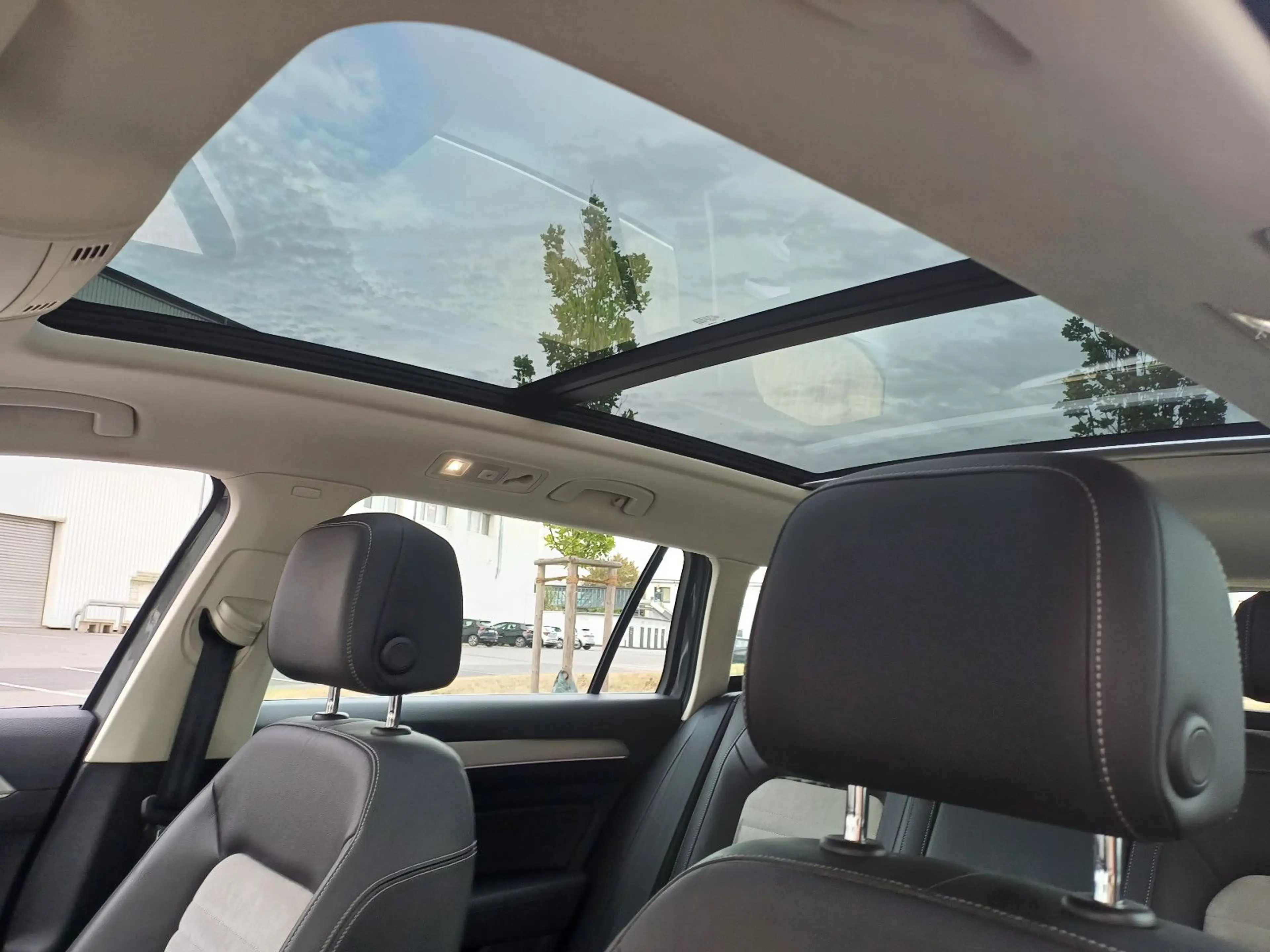 Volkswagen Passat Variant Highline BMT/Pano/Leder/Navi/LED — photo 12