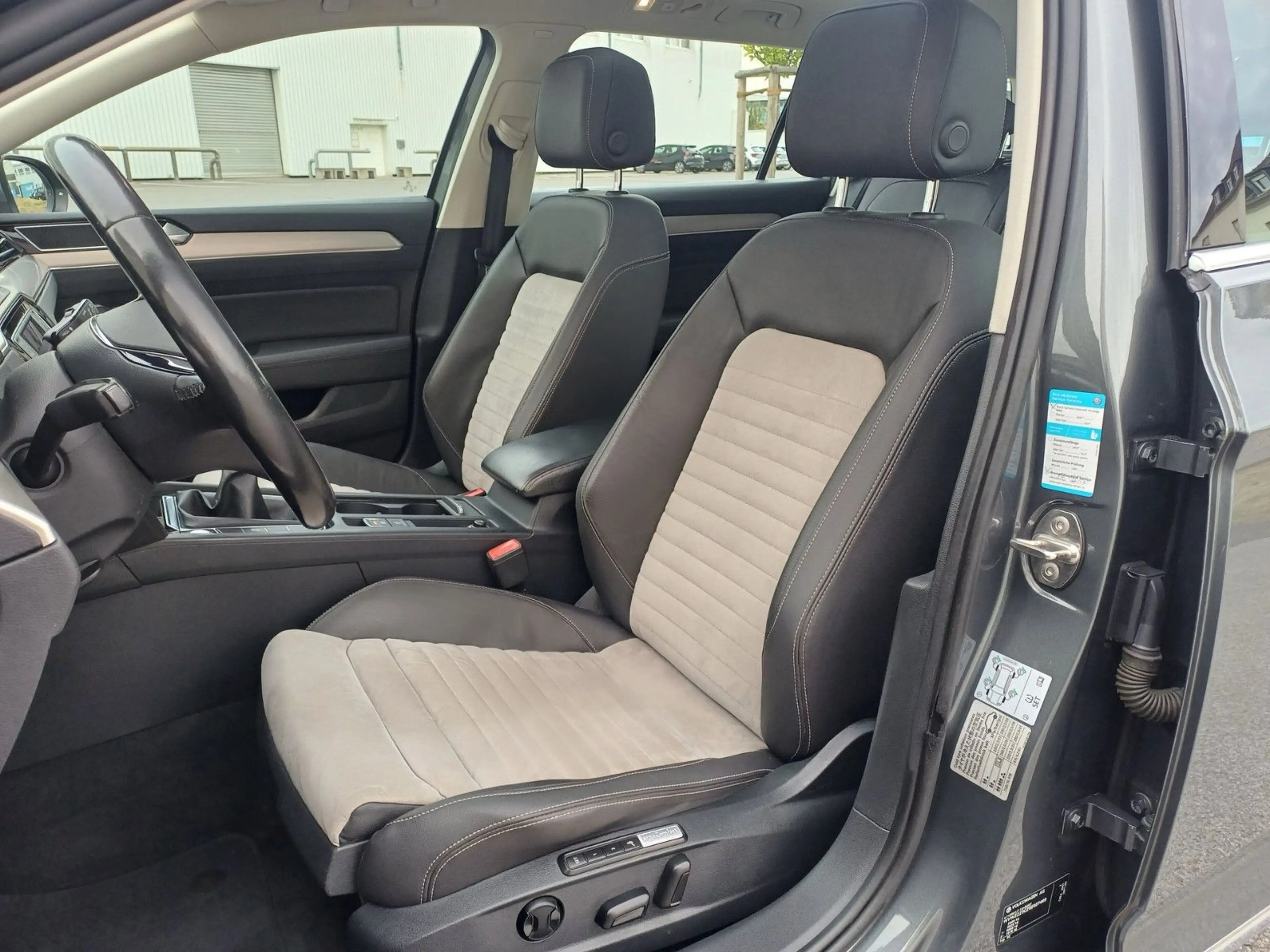 Volkswagen Passat Variant Highline BMT/Pano/Leder/Navi/LED — photo 9