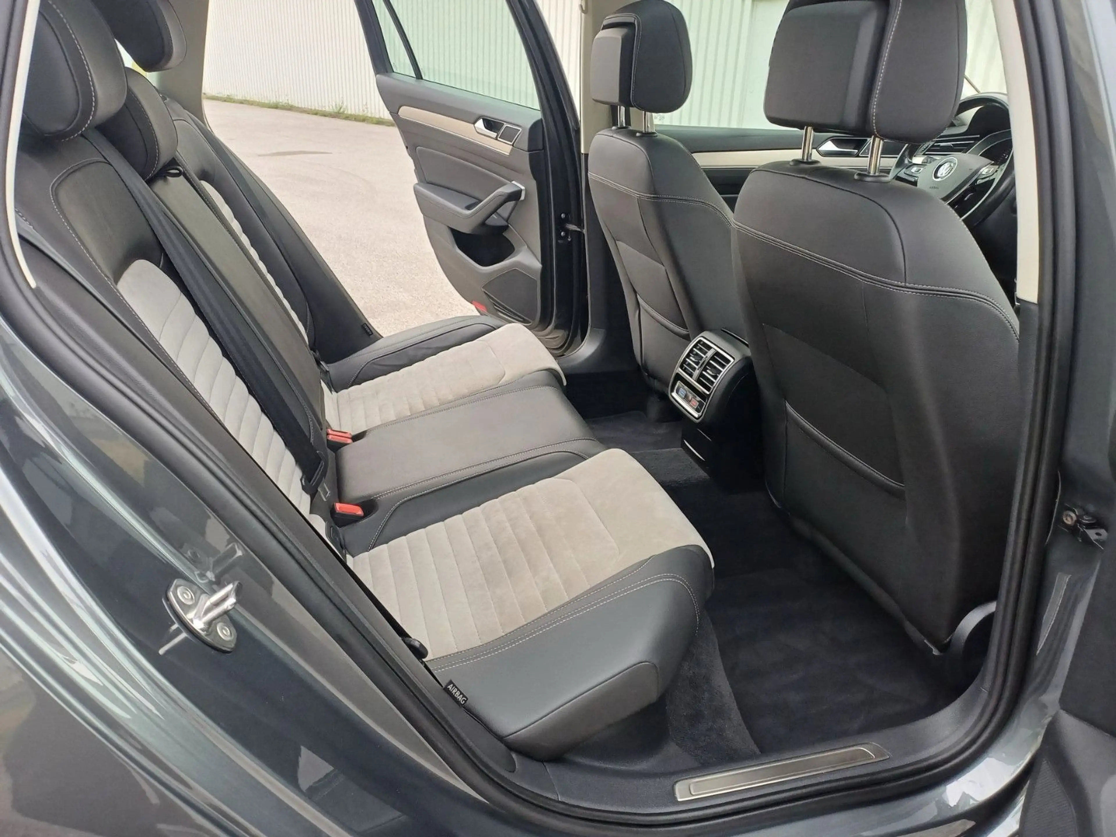 Volkswagen Passat Variant Highline BMT/Pano/Leder/Navi/LED — photo 14