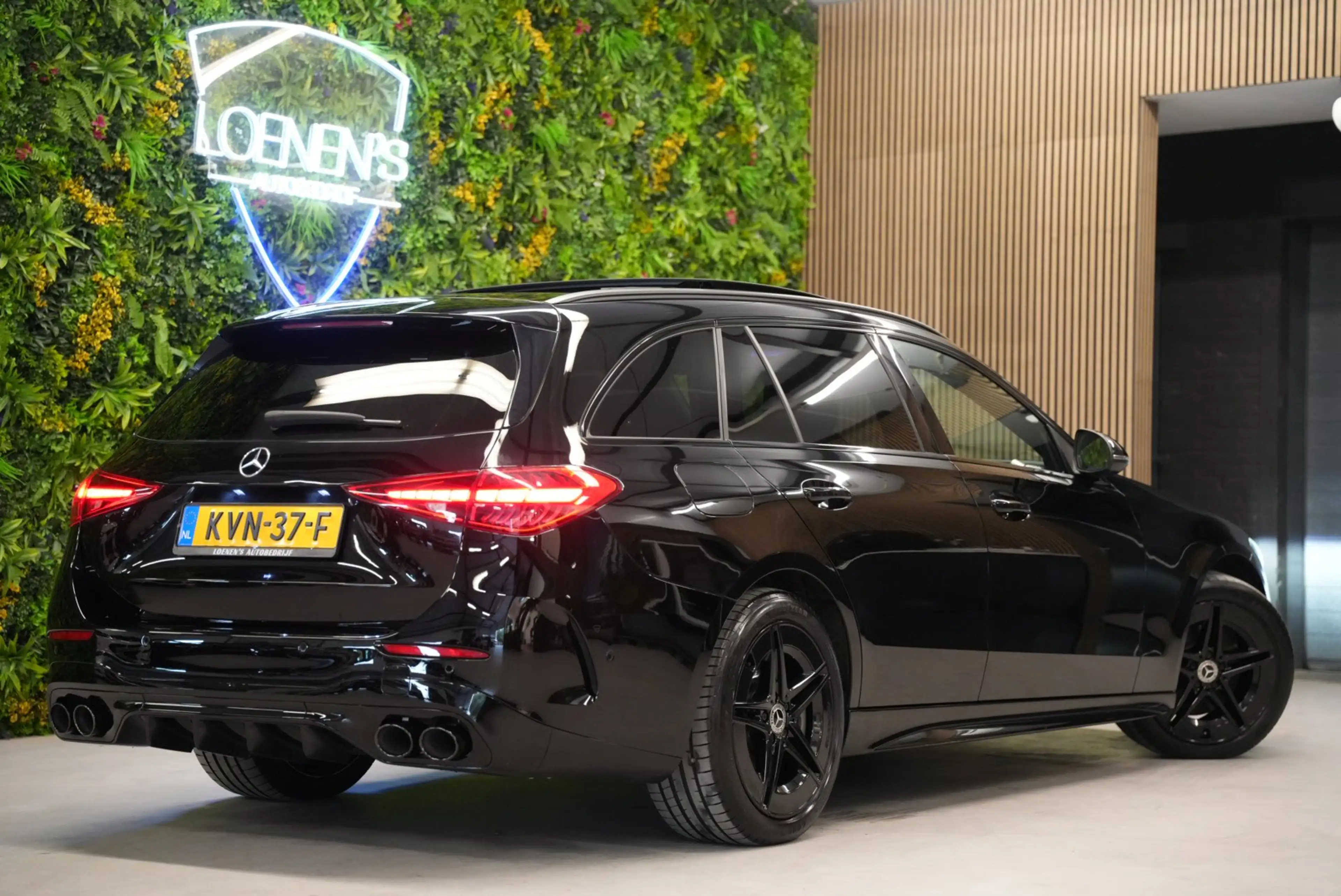 Mercedes-Benz C 300 Estate e AMG Line / Panorama dak / Trekhaak / Acht — photo 2