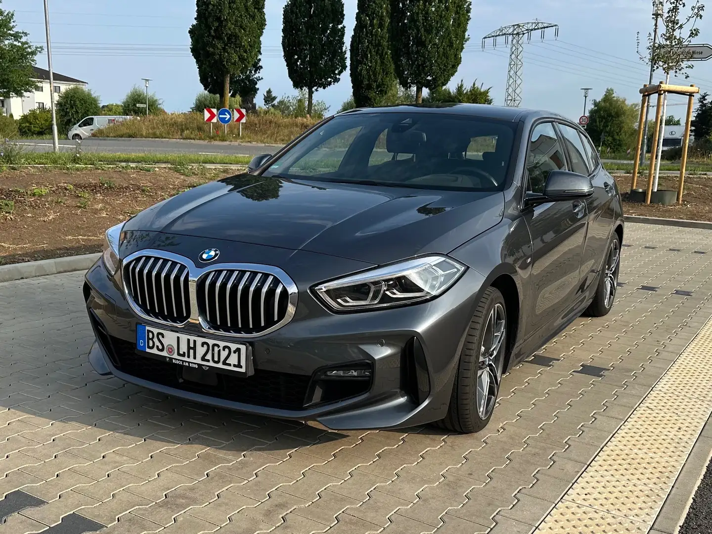 BMW 120 120d Aut. M Sport Gri - 1