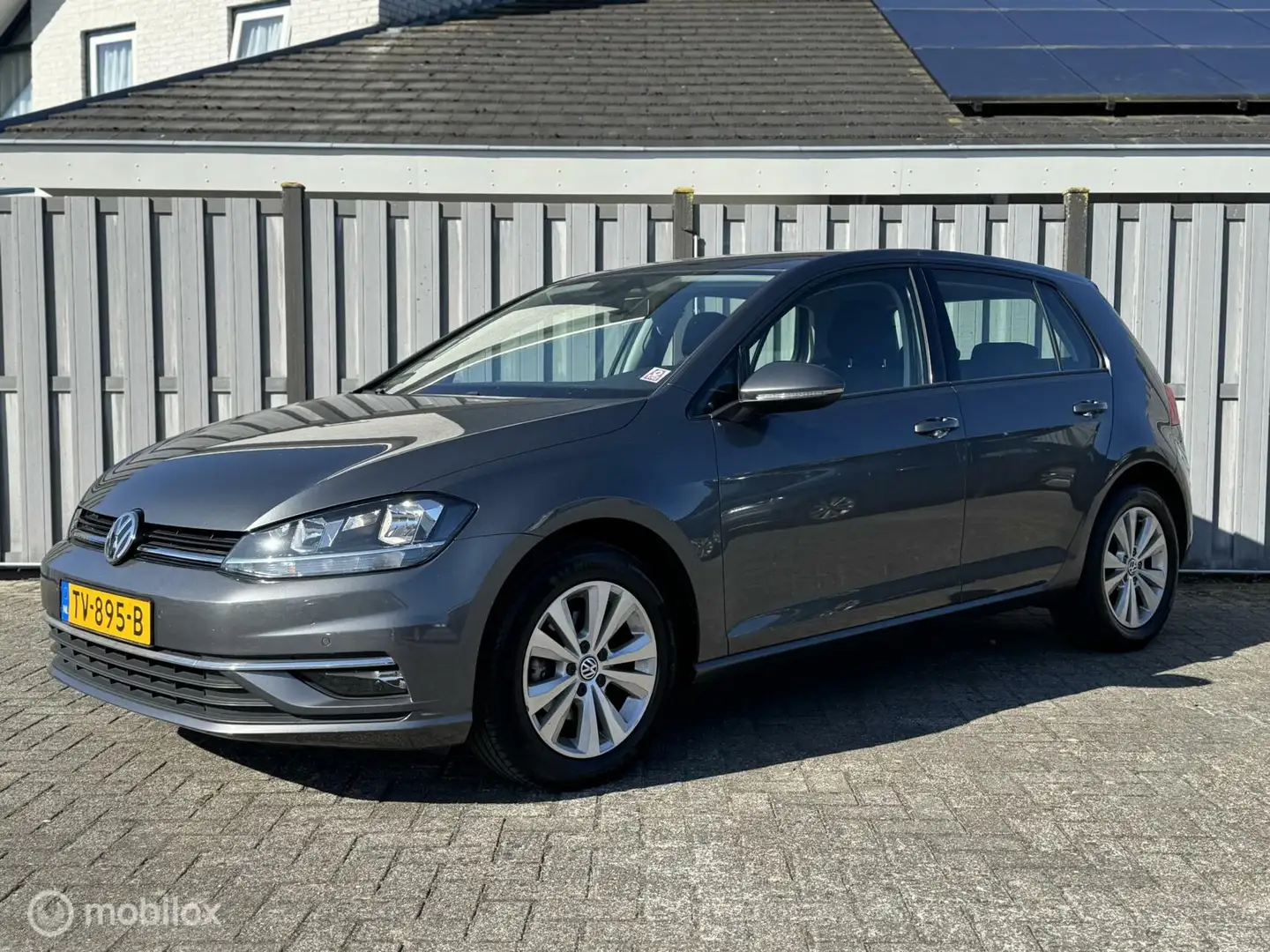 Volkswagen Golf 1.0 TSI Comfortline Business Automaat! Grijs - 2