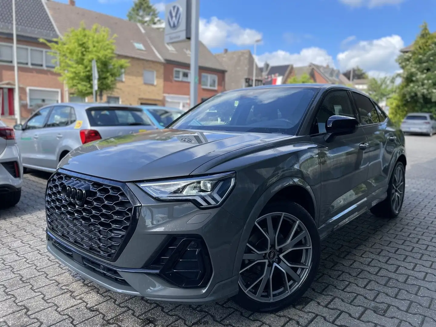 Audi Q3 Sportback 35 TFSI S line, PANO,MATRIX,KAM Gris - 1