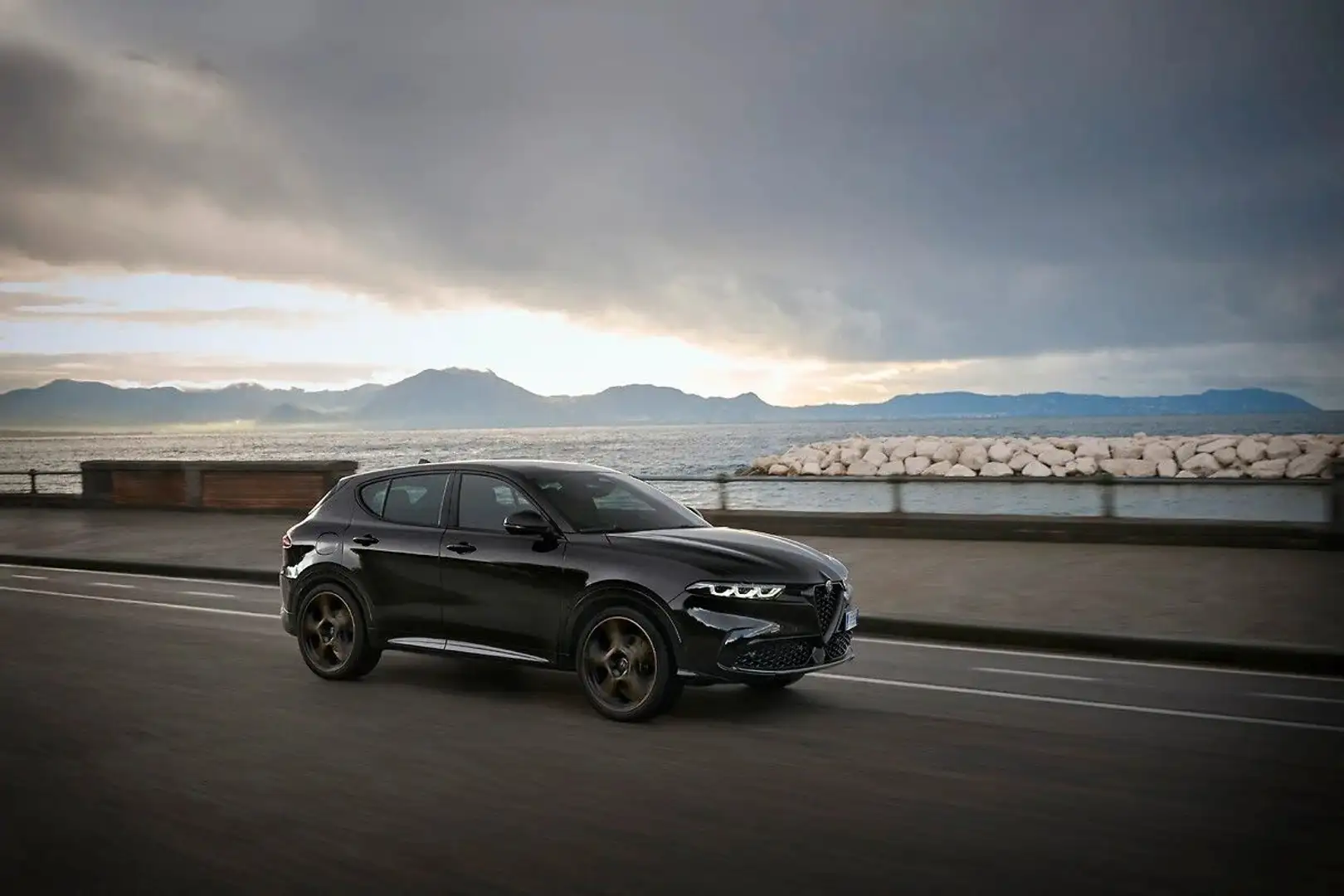 Alfa Romeo Tonale 1.5 VGT Hybrid INTENSA Nero 160 PS + 15kW Noir - 1