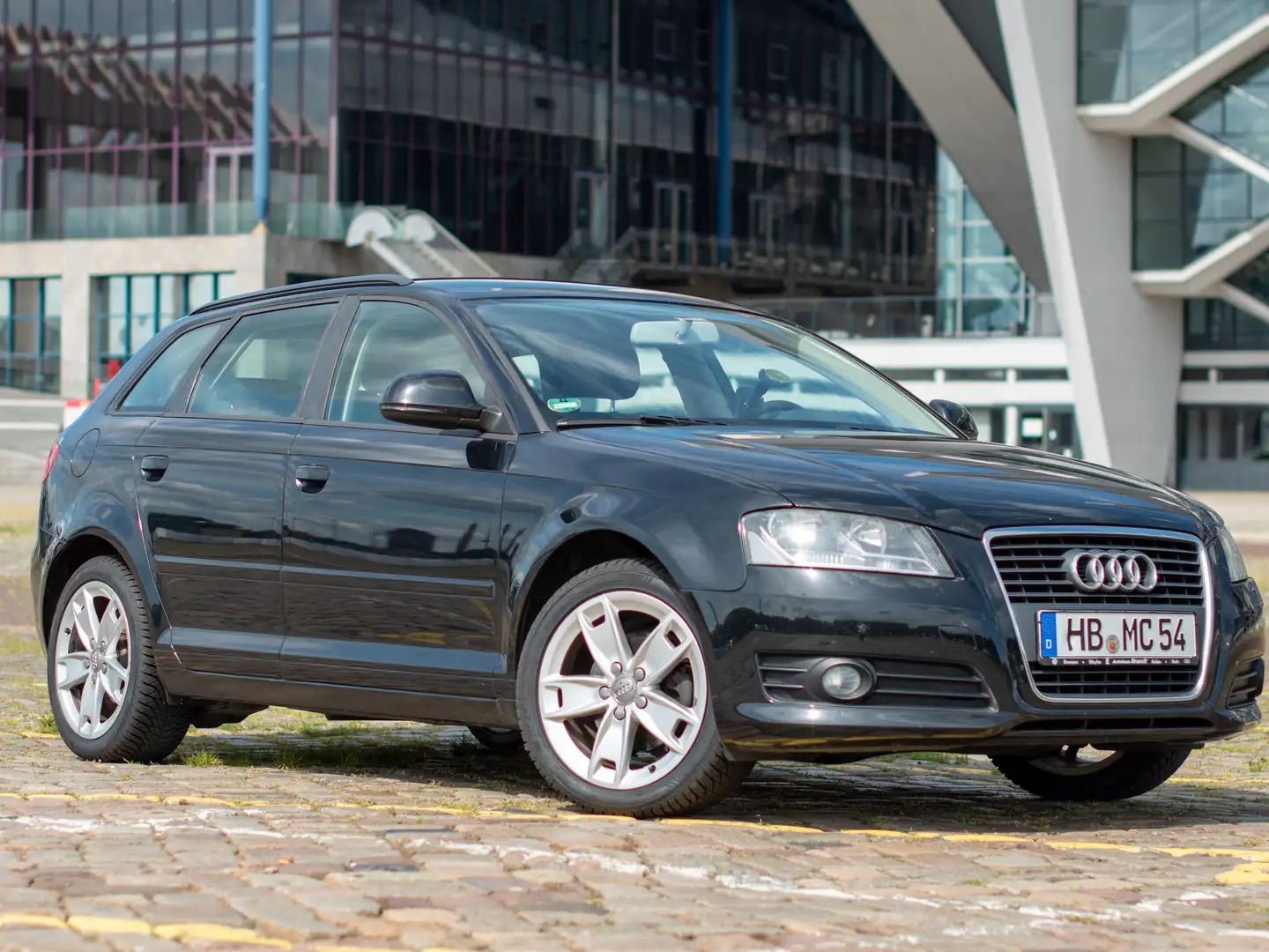 Audi A3 Sportback Schwarz - 1