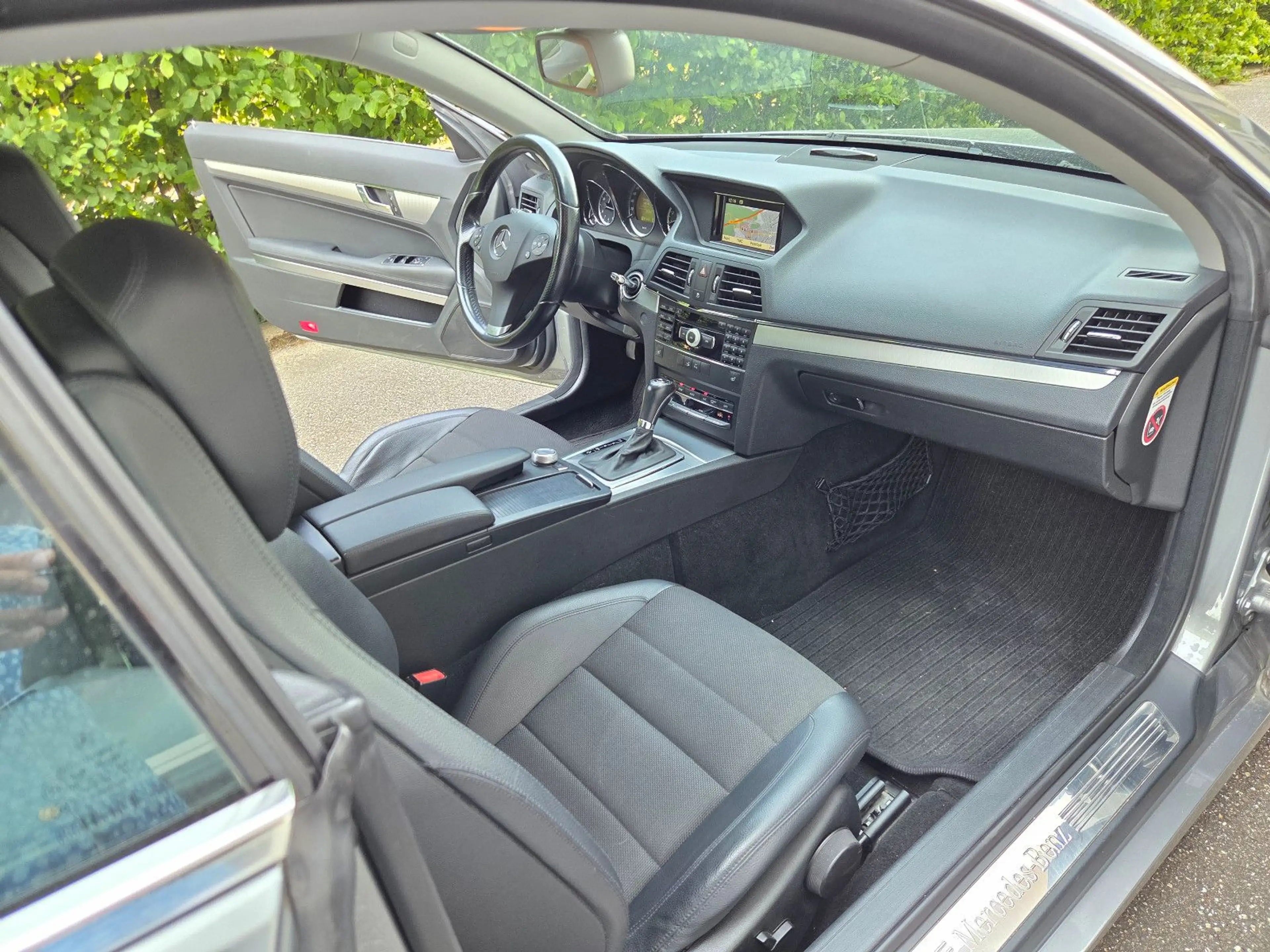 Mercedes-Benz E 250 CGI BE Coupe PDC SHZ TEILLEDER — photo 11