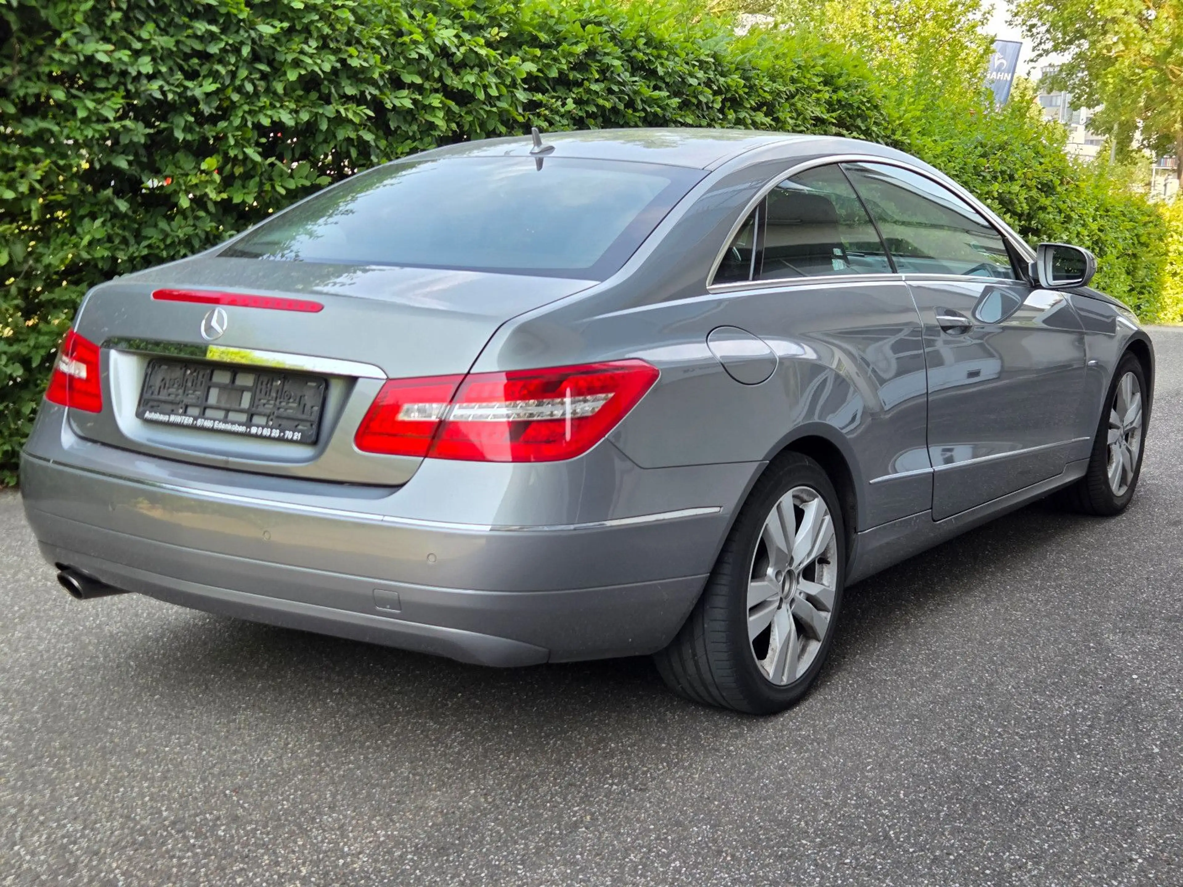 Mercedes-Benz E 250 CGI BE Coupe PDC SHZ TEILLEDER — photo 4