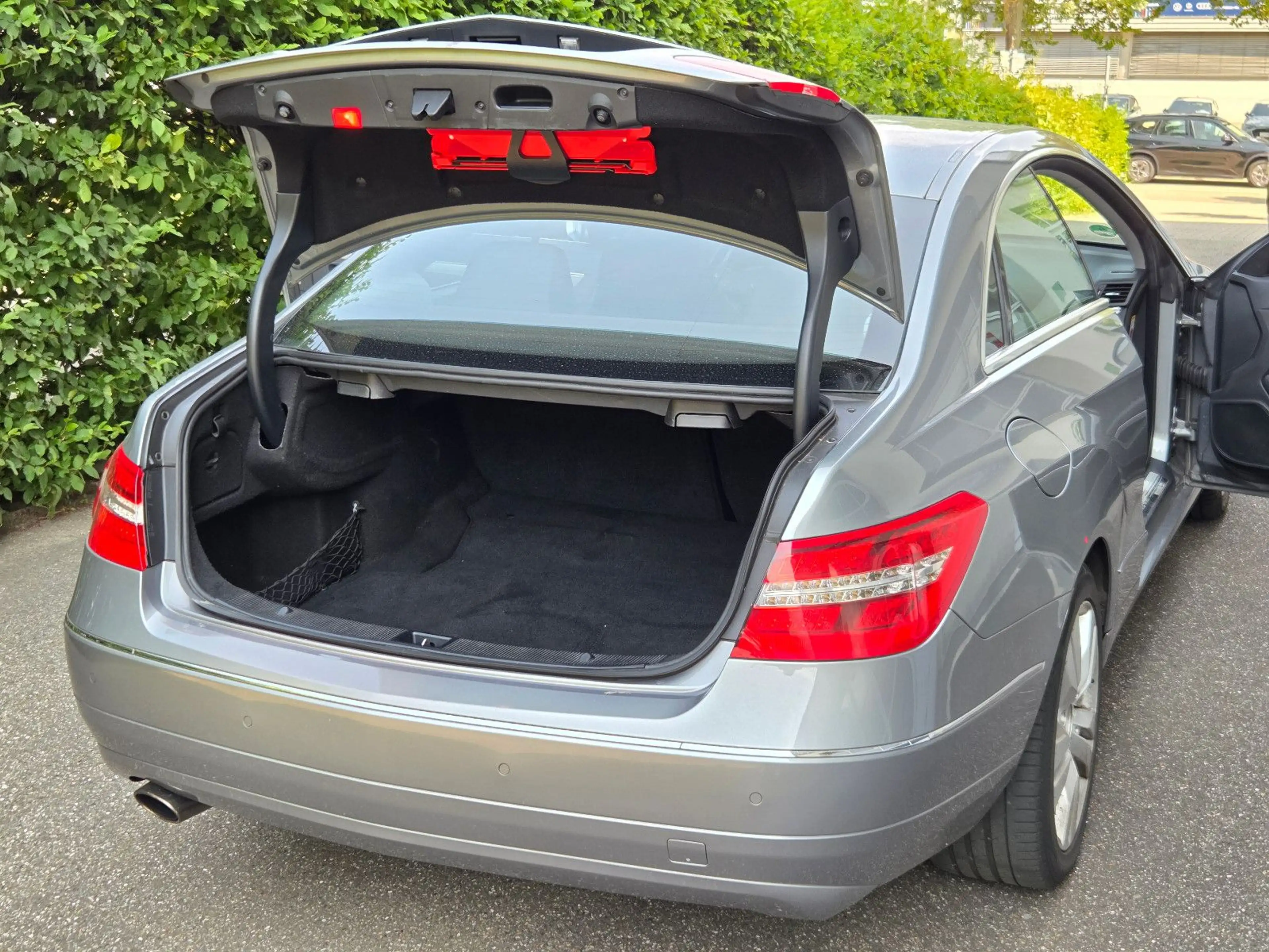 Mercedes-Benz E 250 CGI BE Coupe PDC SHZ TEILLEDER — photo 12
