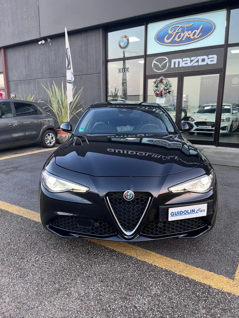 Alfa Romeo Giulia 2.0 Turbo 200 CV AT8 Super PELLE RETROCAM Nero - 2