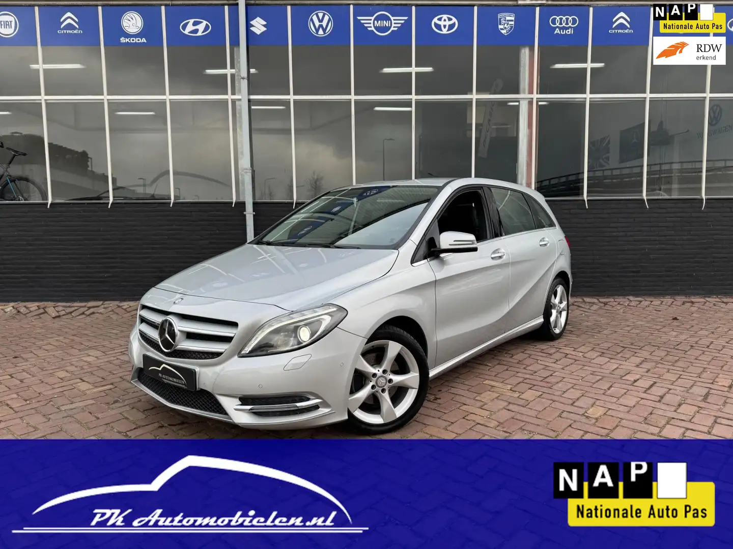 Mercedes-Benz B 180 Ambition **NAVI + PDC + 1 EIG + NAP** Gris - 1