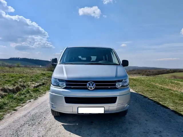 Volkswagen T5 Caravelle Caravelle 2,5 TDI 9 Sitze MwSt. 19 % ausweisbar.