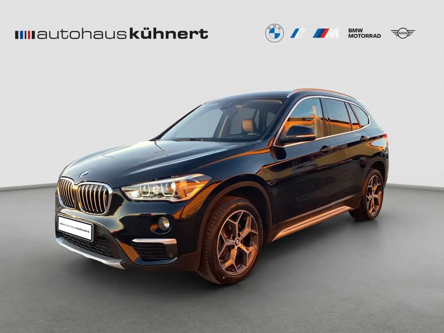 BMW X1 sDrive18d xLine LED Navi ParkAss PDC Tempomat Schwarz - 1