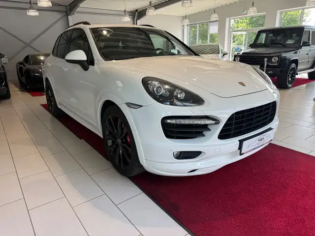 Porsche Cayenne view 2