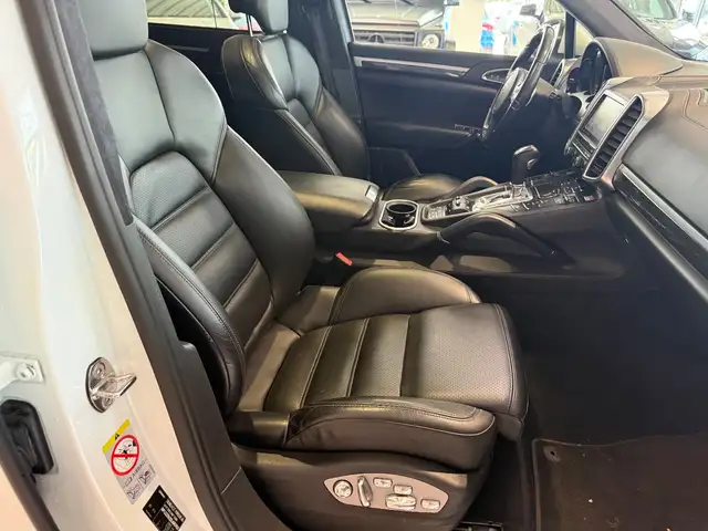 Porsche Cayenne view 11