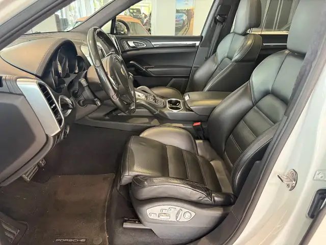 Porsche Cayenne view 10