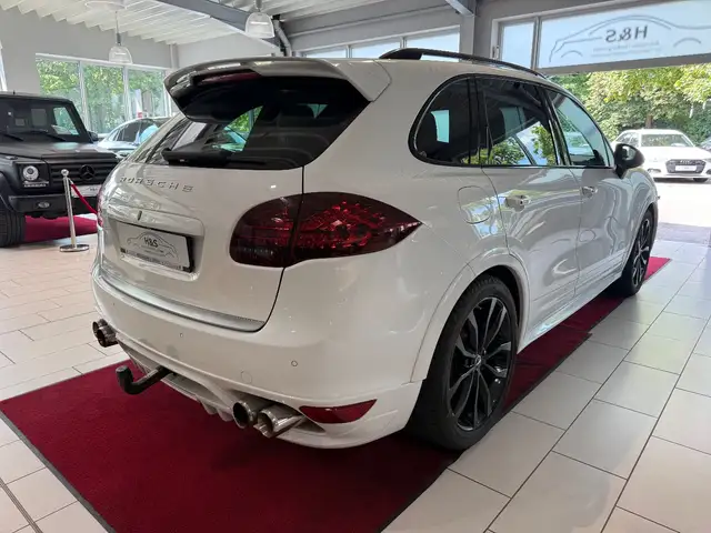 Porsche Cayenne view 9