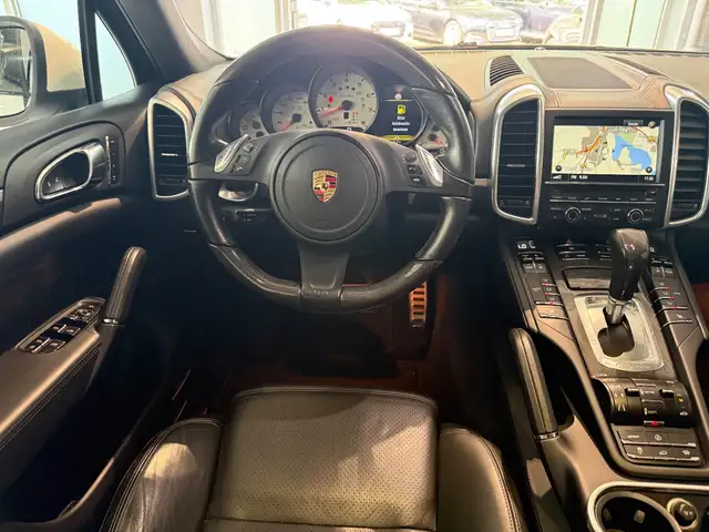 Porsche Cayenne view 12