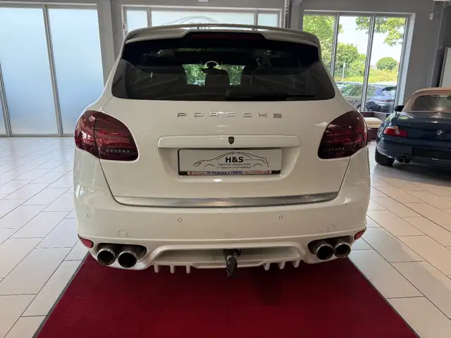 Porsche Cayenne view 8