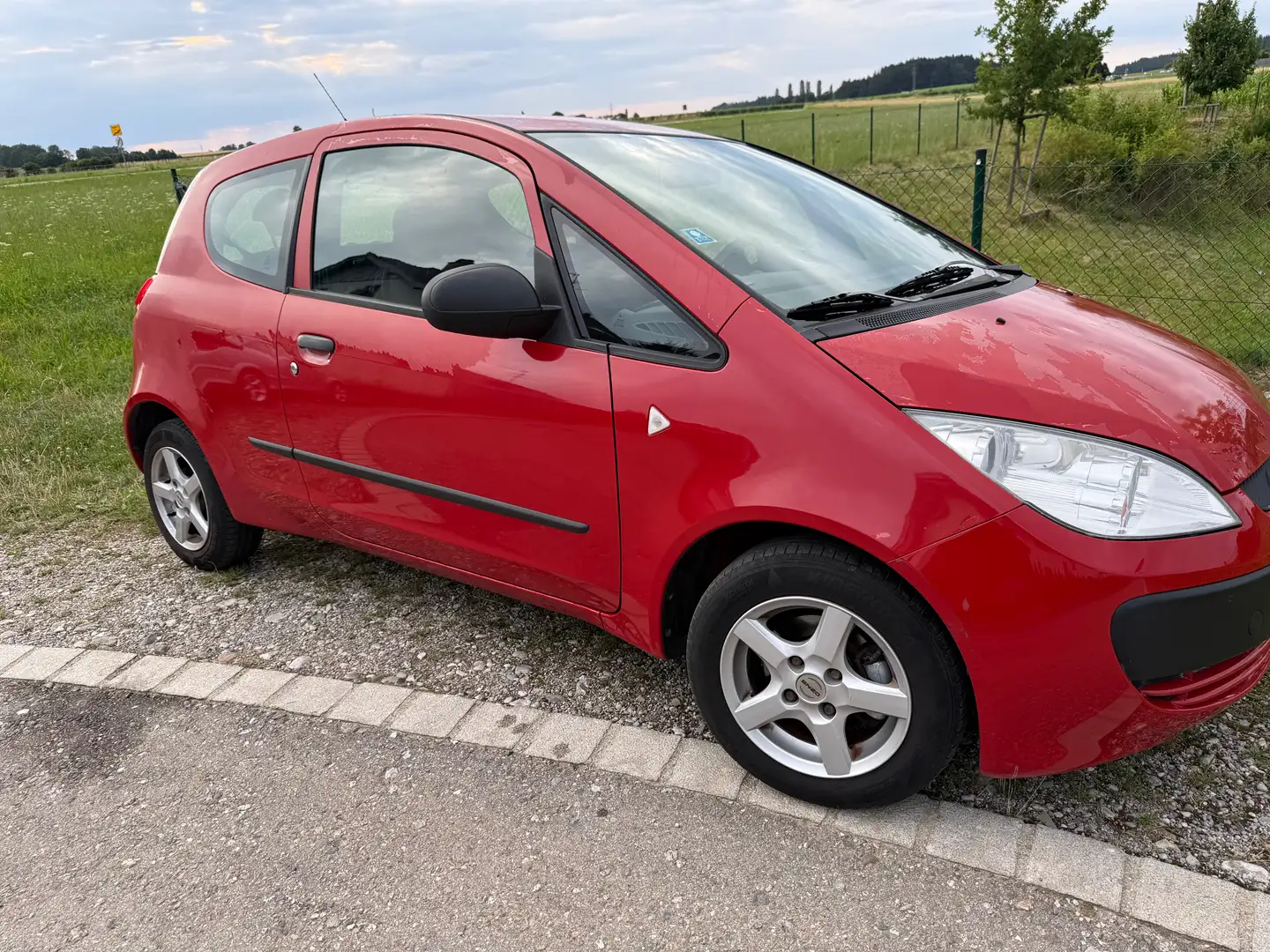 Mitsubishi Colt 1.1 Inform TÜV NEU Rood - 1