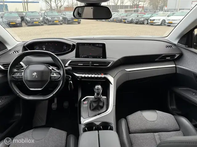 Peugeot 3008 view 2