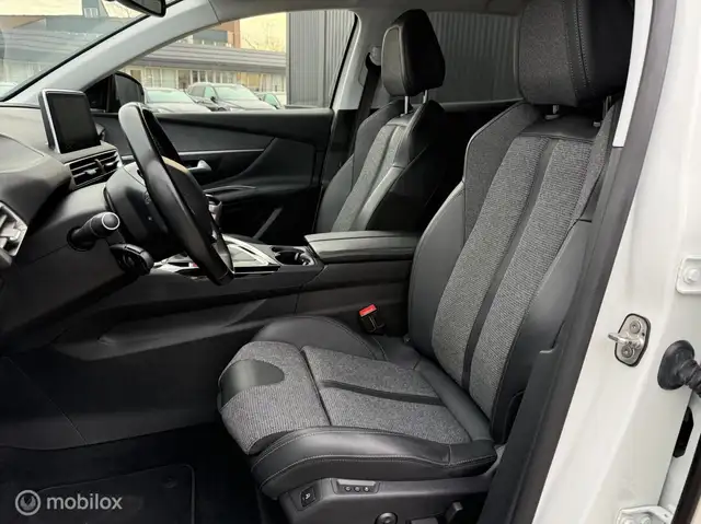 Peugeot 3008 view 4