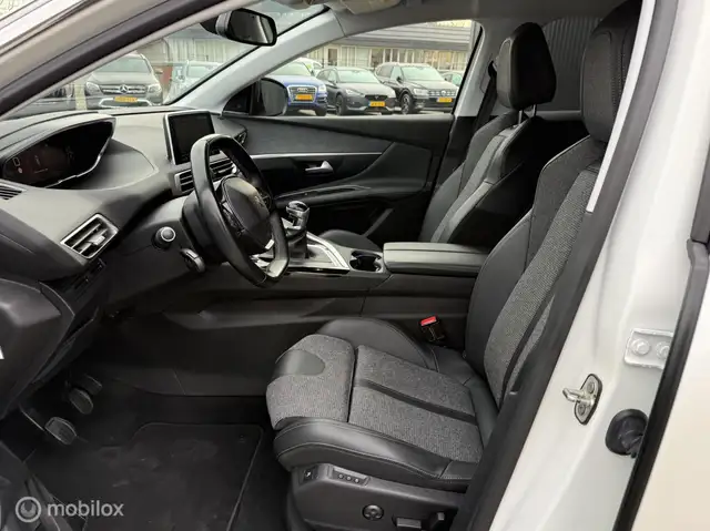 Peugeot 3008 view 11