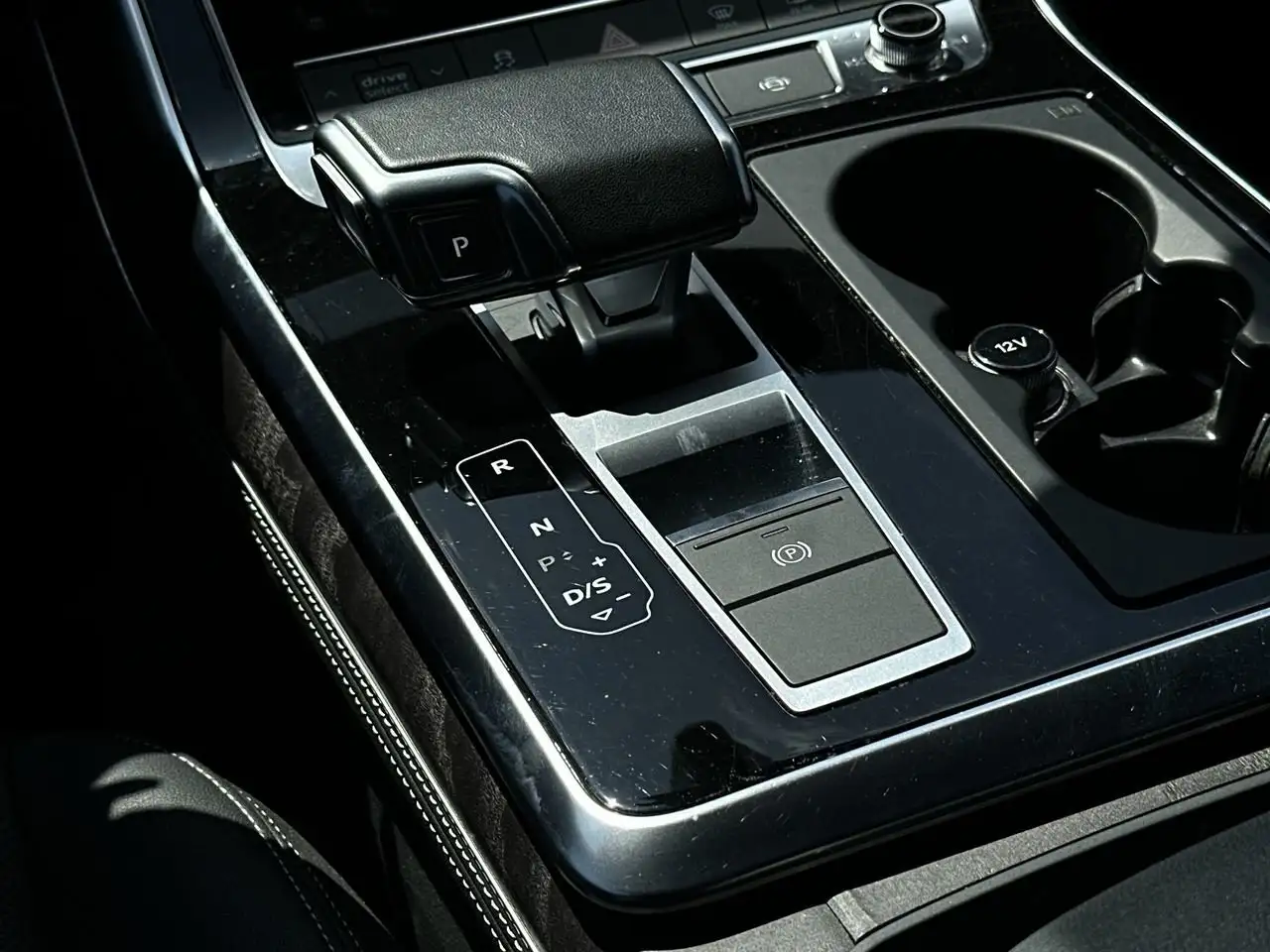 Audi Q8 снимка Audi Q8