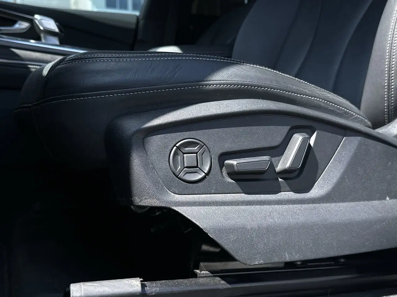 Audi Q8 снимка Audi Q8