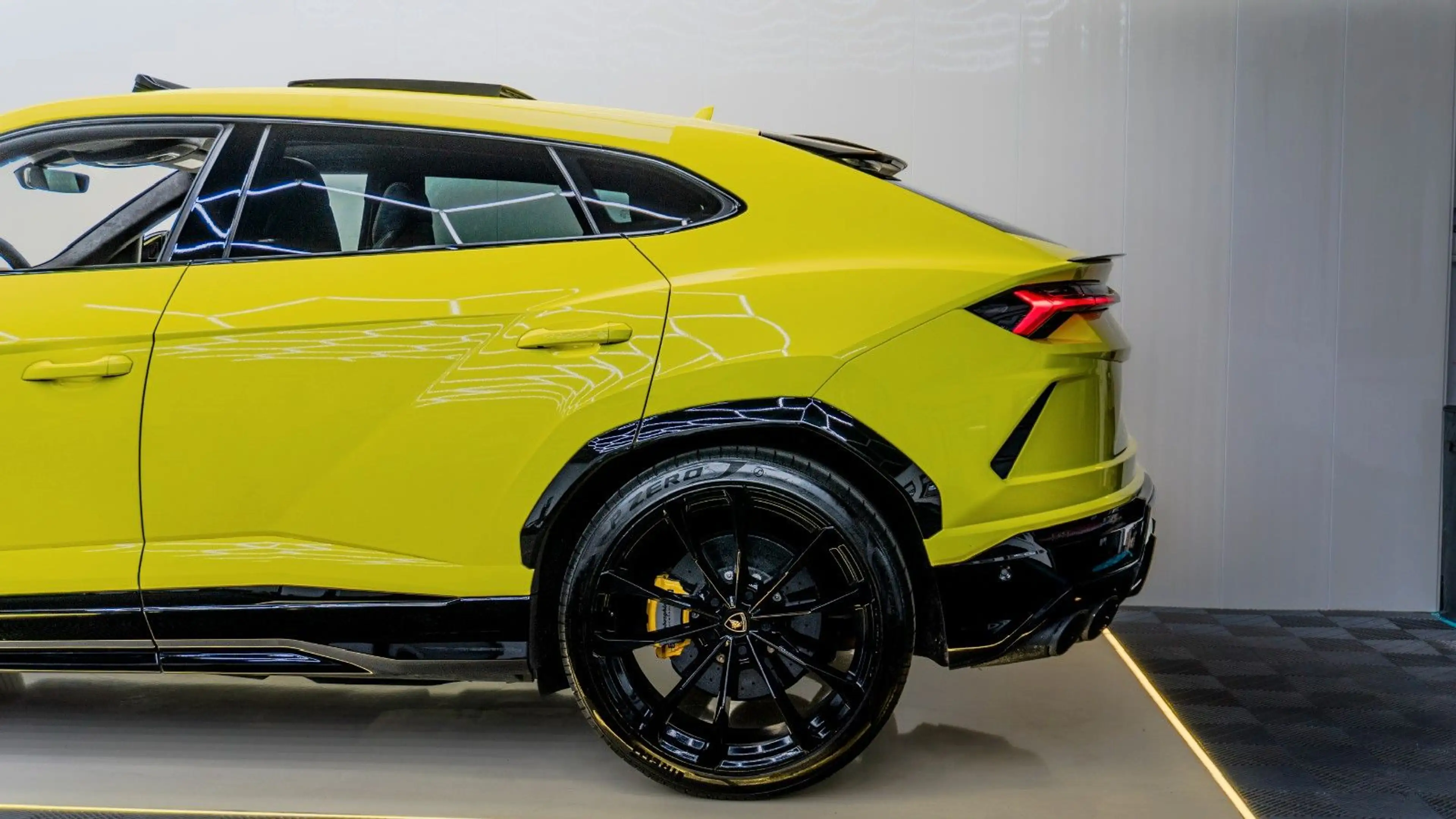 Lamborghini Urus URUS 4.0 V8 CARBON/PANO/360/HUD/23*/ALCANTARA — photo 7