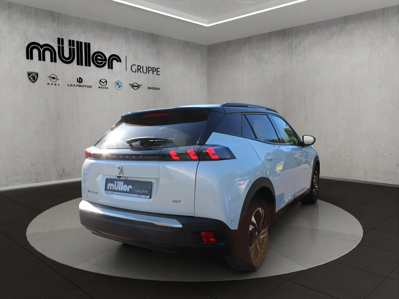 Peugeot e-2008 GT — photo 2