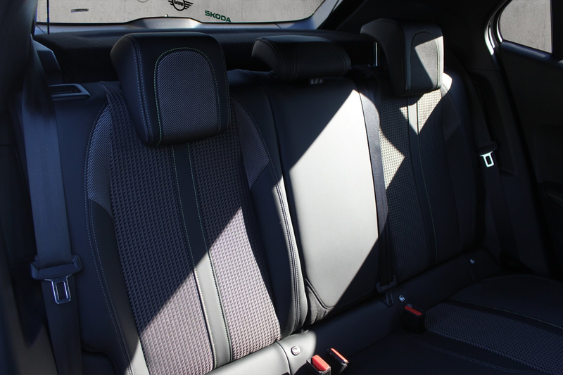 Peugeot e-2008 GT — photo 9