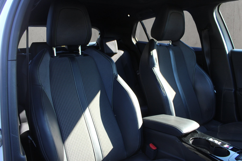 Peugeot e-2008 GT — photo 11