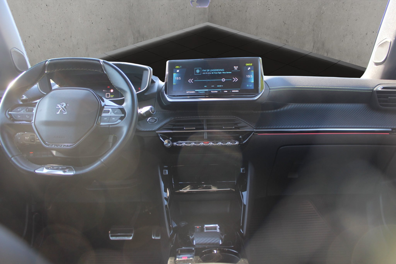 Peugeot e-2008 GT — photo 7