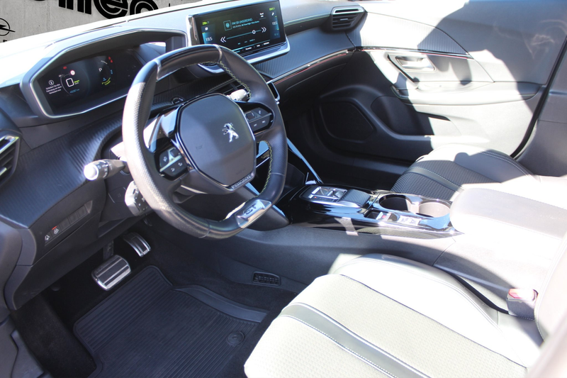 Peugeot e-2008 GT — photo 8