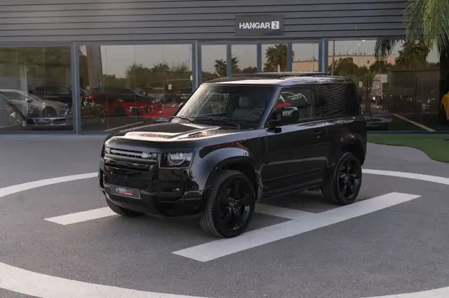 Land Rover Defender view 3