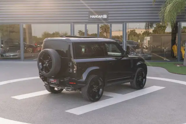 Land Rover Defender 90 view 6