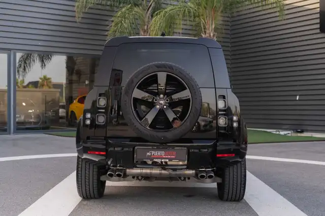 Land Rover Defender 90 view 5