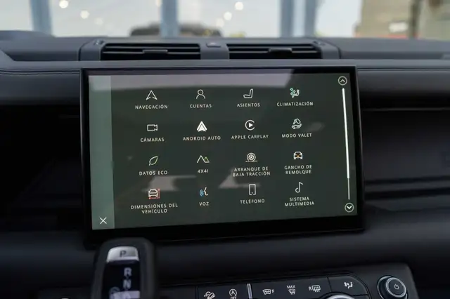 Land Rover Defender 90 view 14