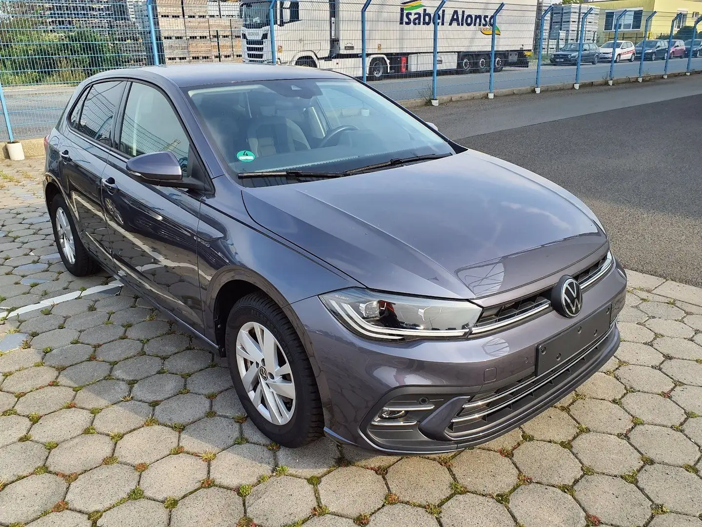 Volkswagen Polo VI Style Automatik Navi ACC LED AHK Grau - 2