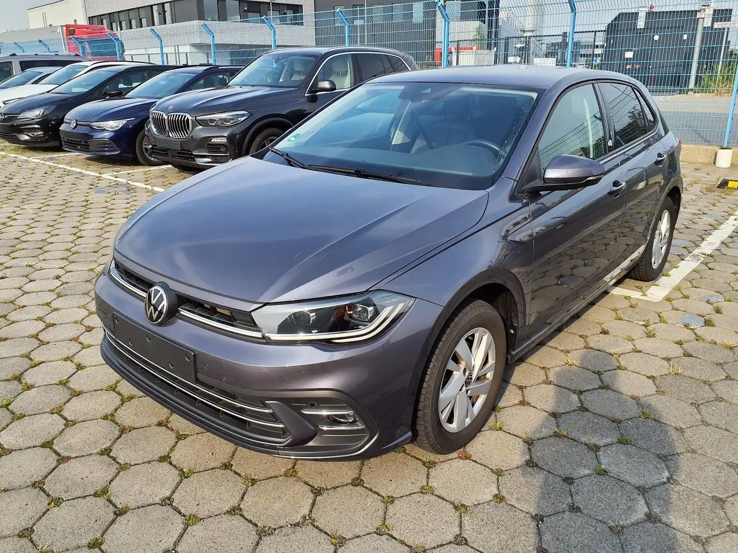 Volkswagen Polo VI Style Automatik Navi ACC LED AHK Grau - 1