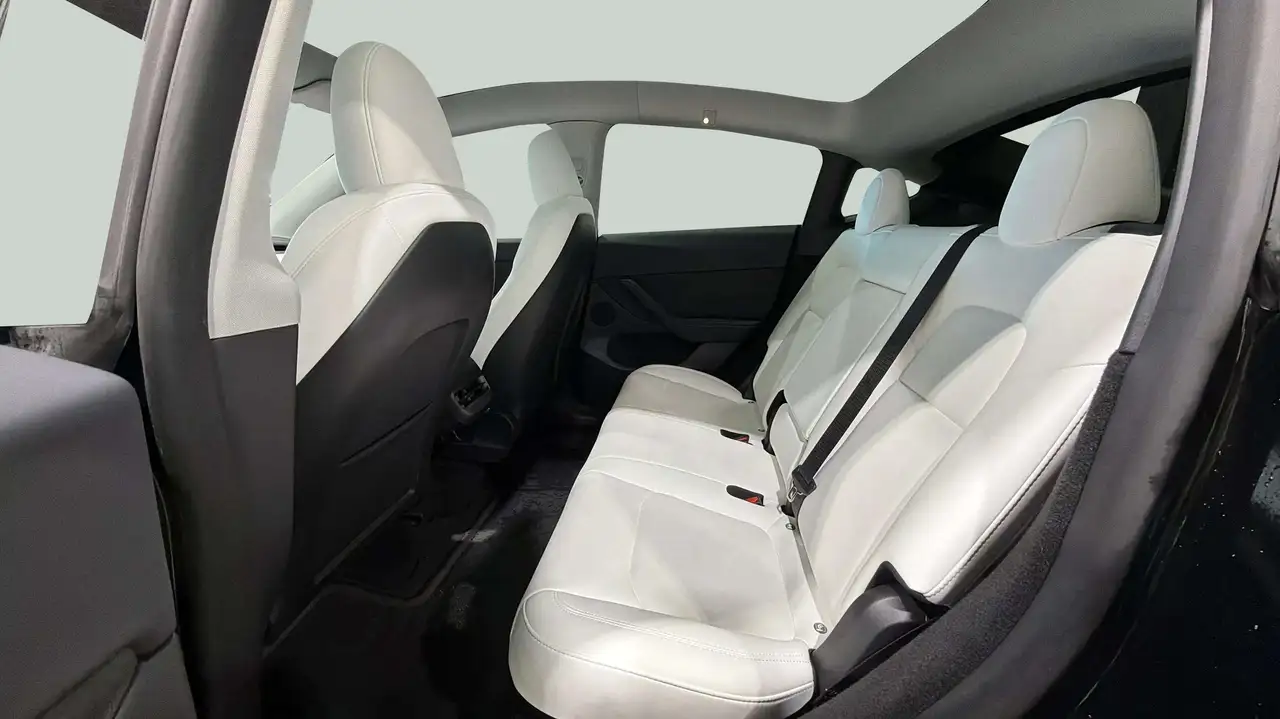 Tesla Model Y photo Tesla Model Y