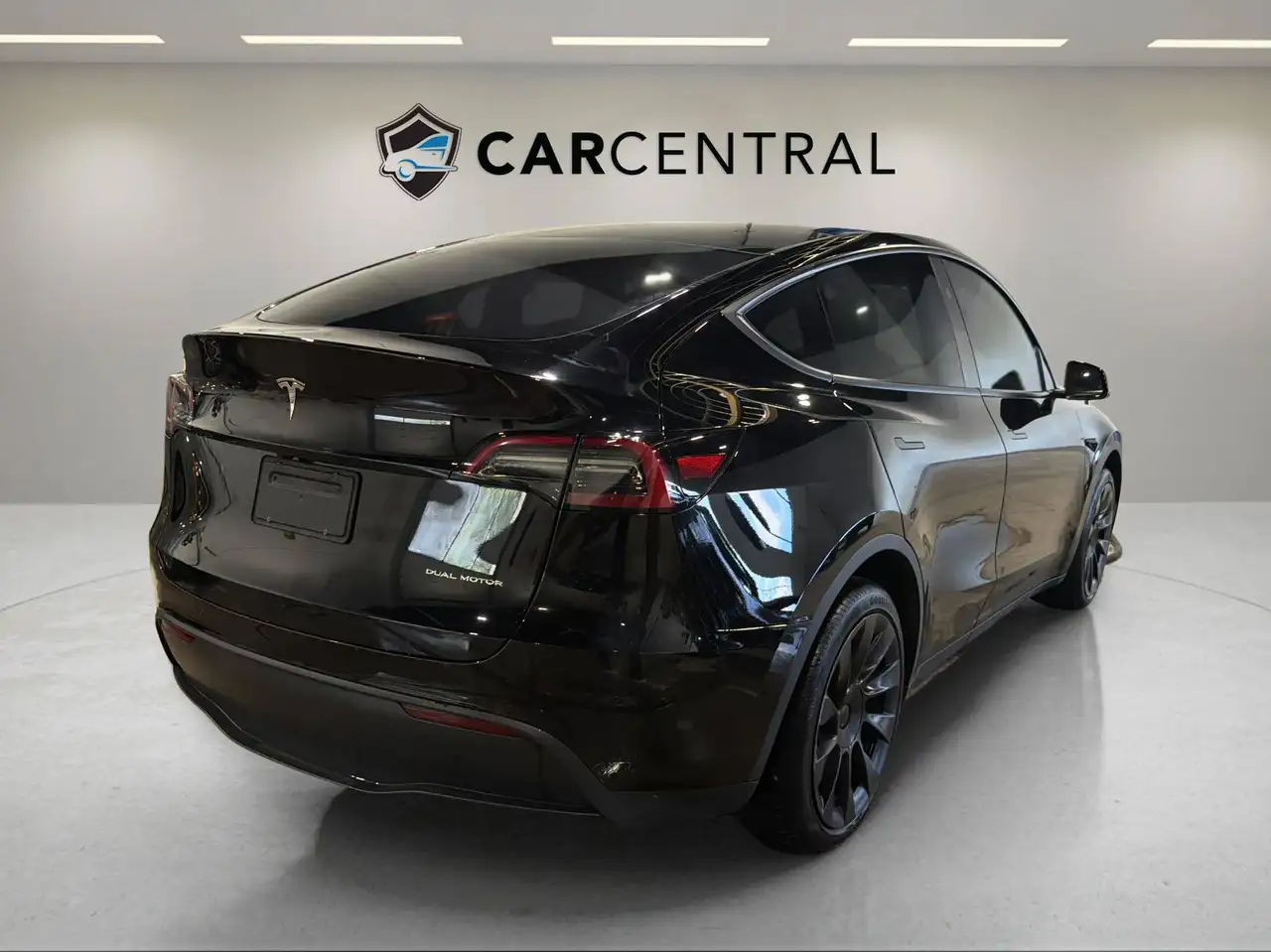 Tesla Model Y photo Tesla Model Y