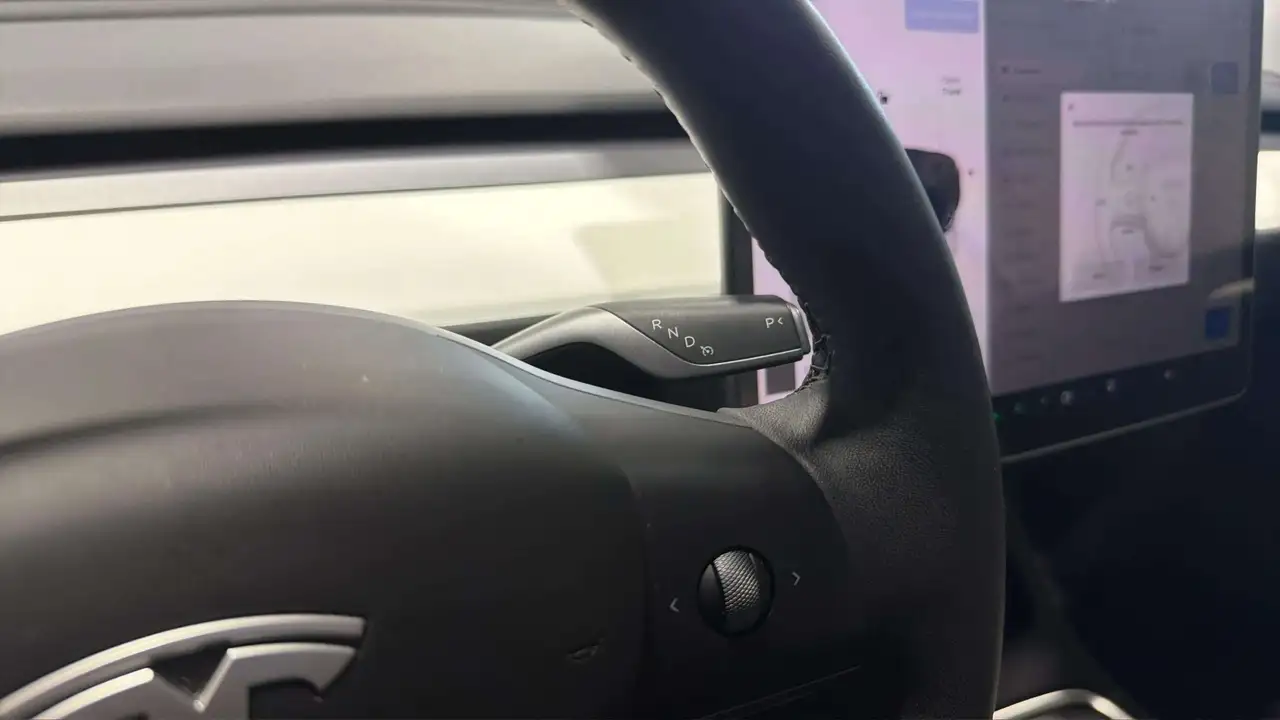 Tesla Model Y photo Tesla Model Y