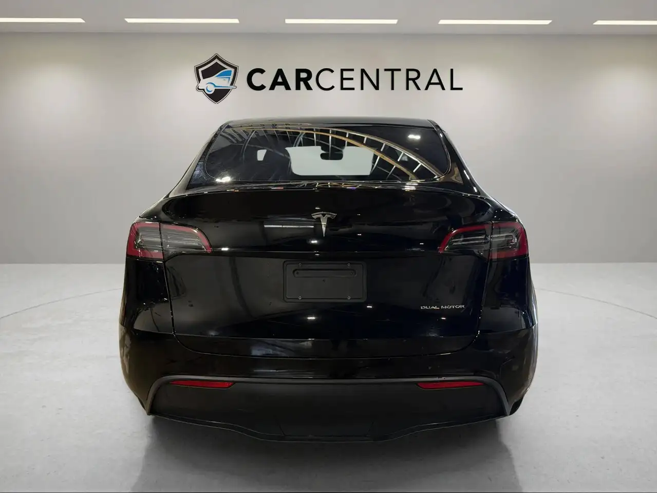 Tesla Model Y photo Tesla Model Y